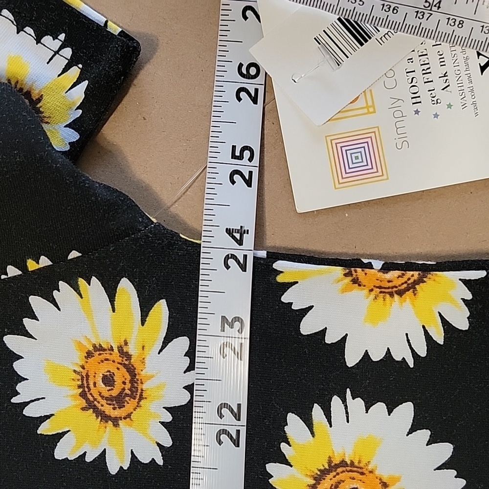 LuLaRoe Size XS Black with Daisy Pattern "IRMA" T… - image 7